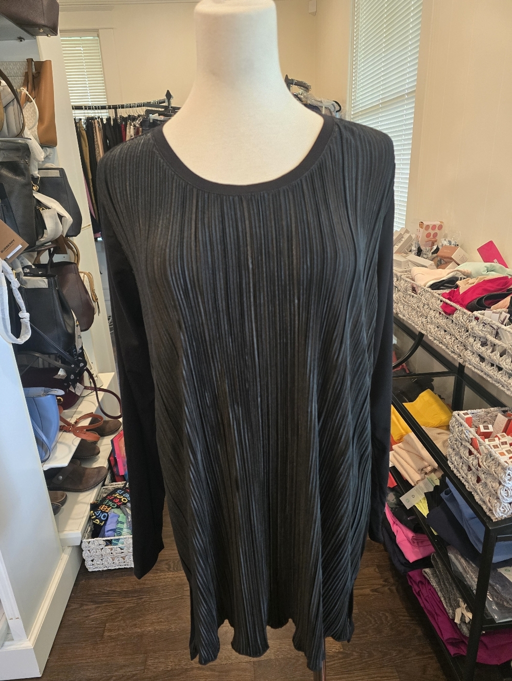Logo By Lori Goldstien Black Pleated Long-Sleeve Women's Top